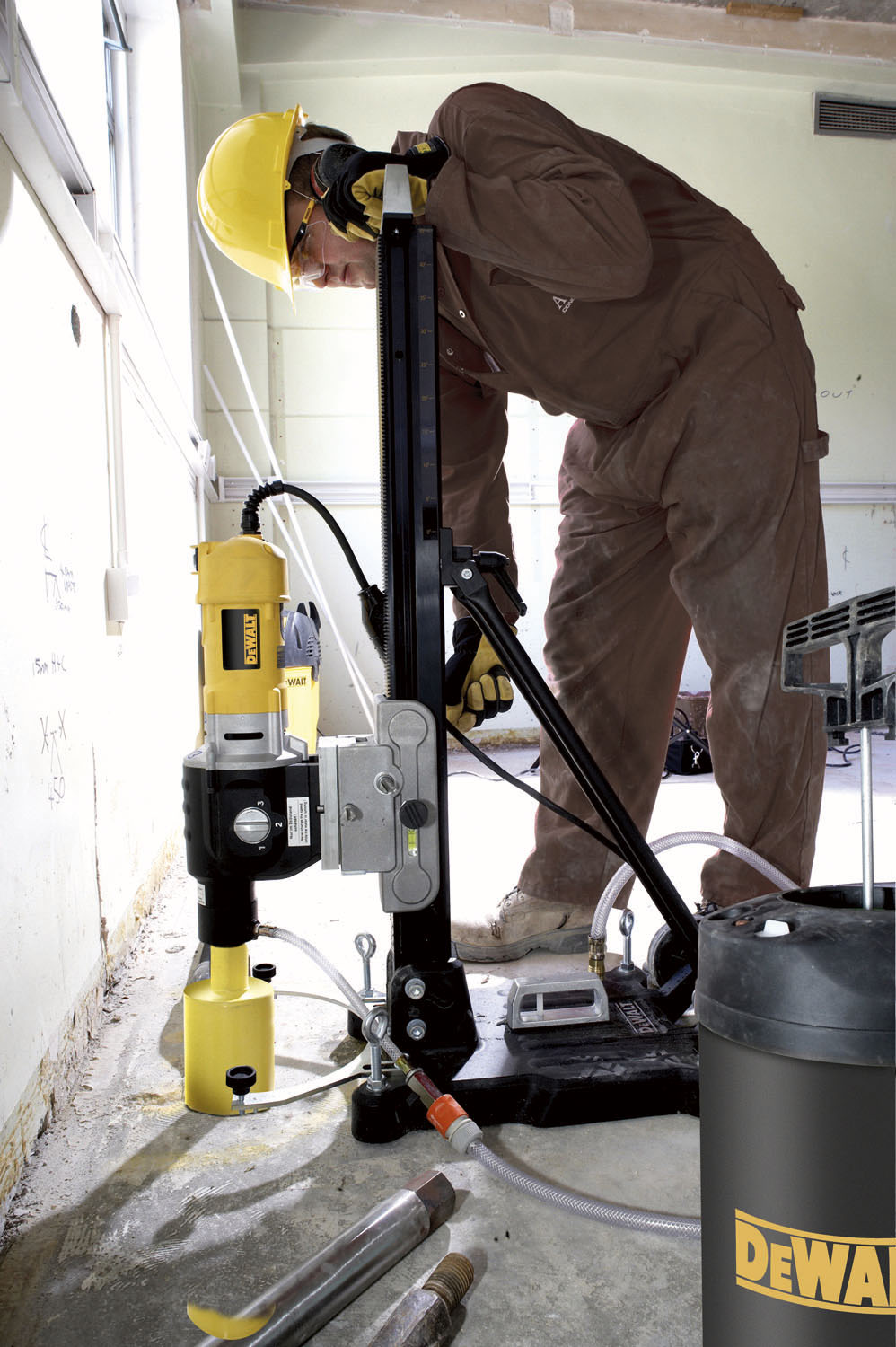 1480873496drel_almaznan_beton desen dewalt